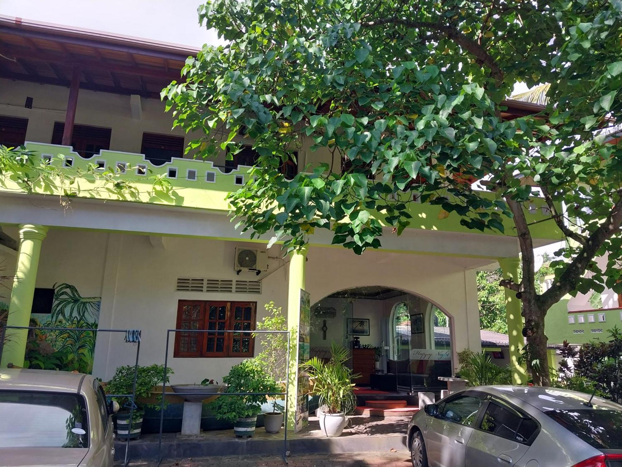 Happy Night Holiday Inn Unawatuna Exterior photo