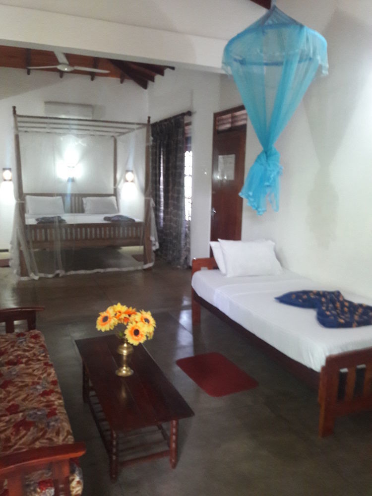 Happy Night Holiday Inn Unawatuna Exterior photo