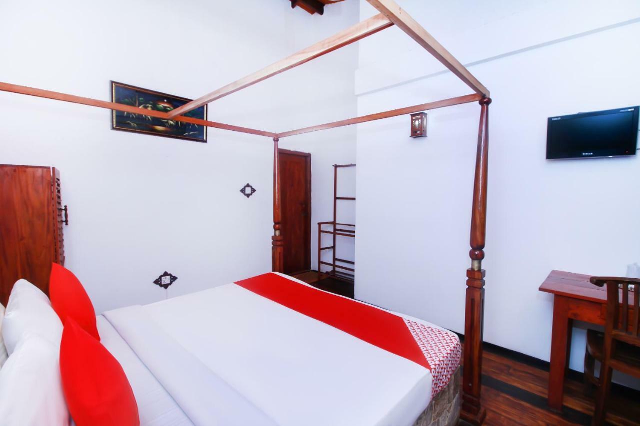 Happy Night Holiday Inn Unawatuna Exterior photo